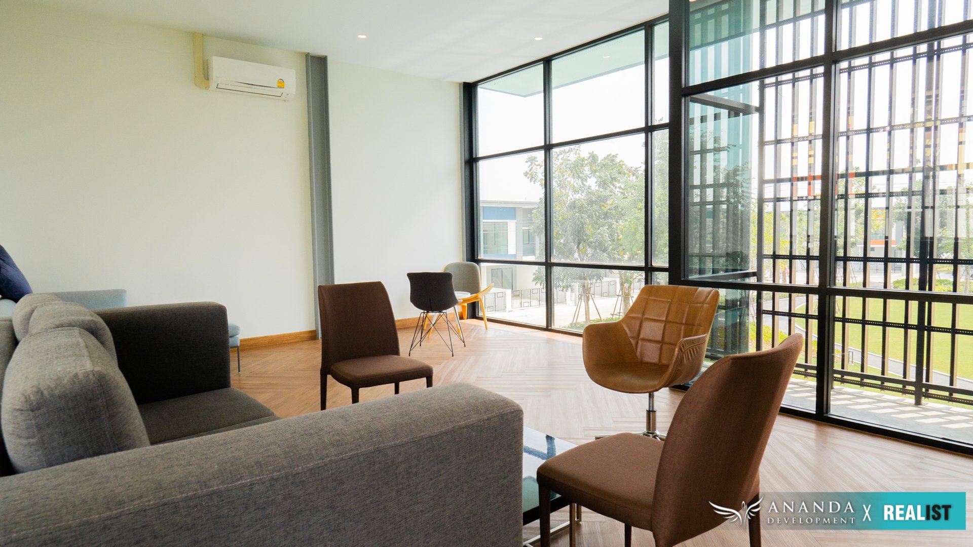 HU1833-RF-02-Clubhouse